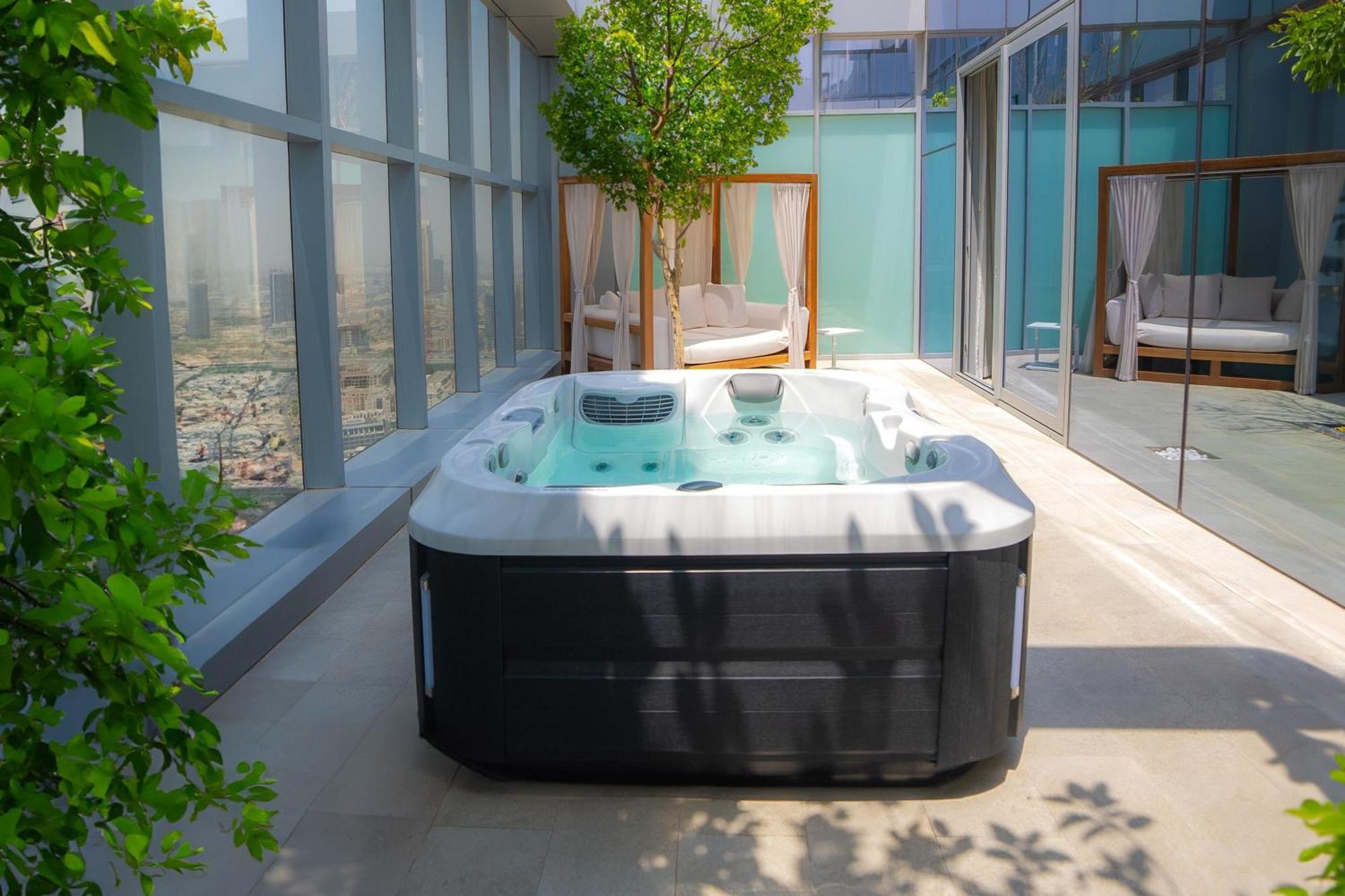 The First Collection Dubai Jumeirah Village Circle, A Tribute Portfolio Hotel Exterior foto Hot tub