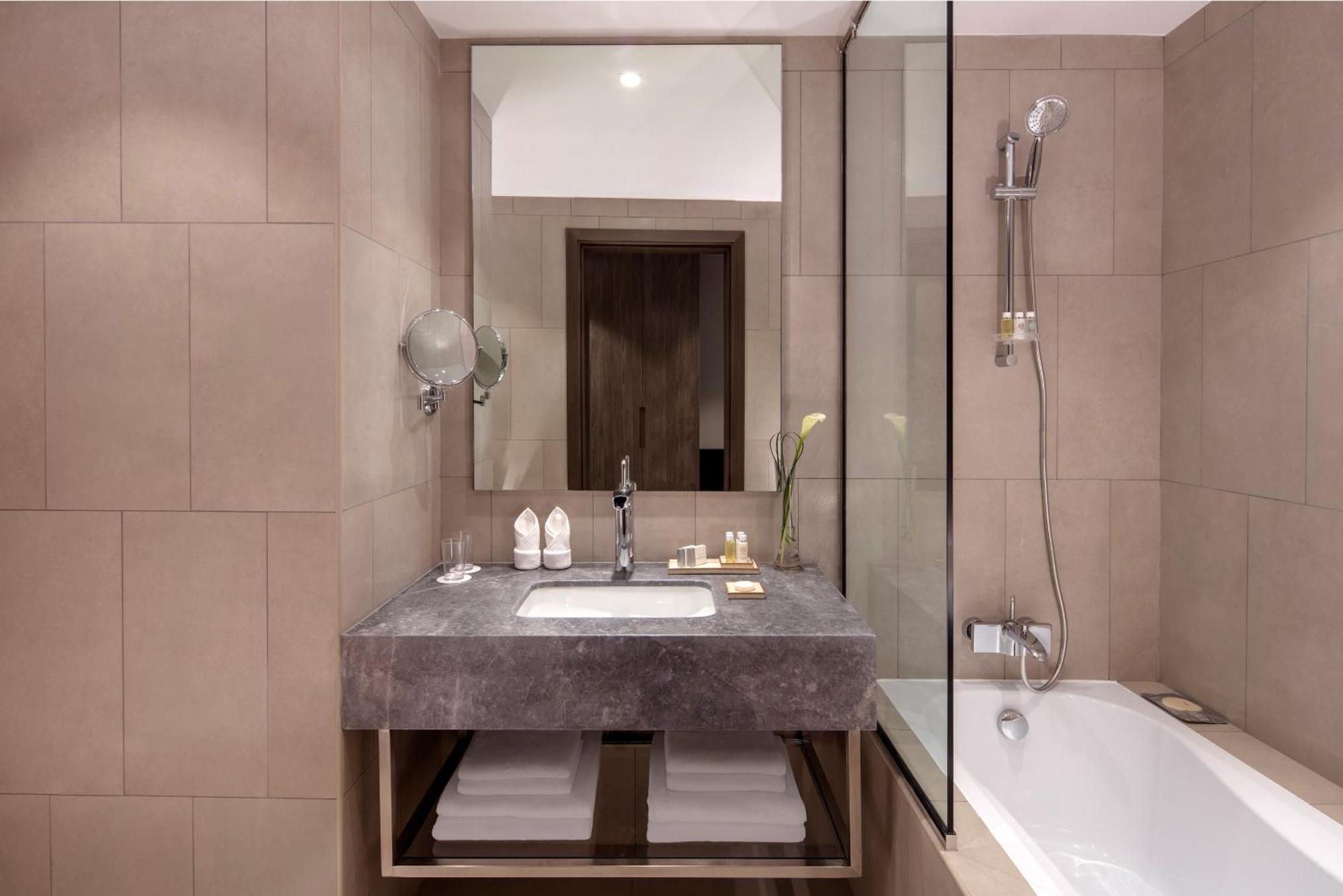 The First Collection Dubai Jumeirah Village Circle, A Tribute Portfolio Hotel Exterior foto Bathroom